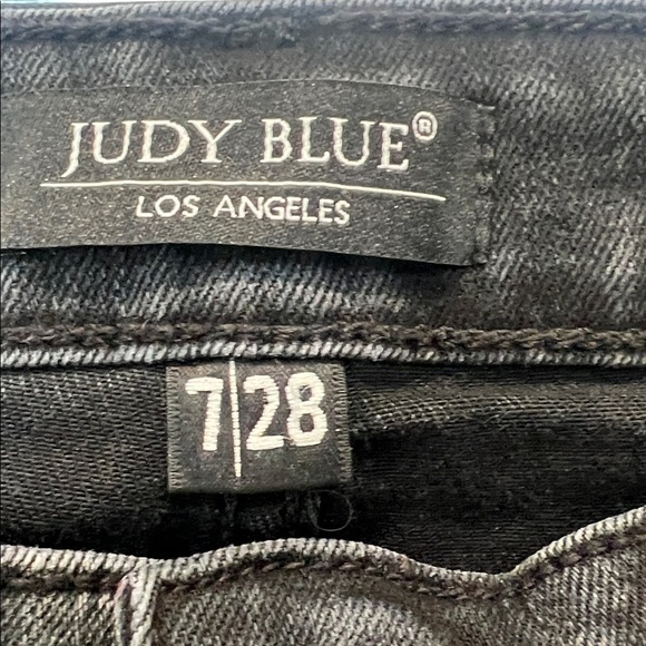 Judy Blue Dark grey/black Distressed capri jeans size 7/28. - Picture 5 of 12